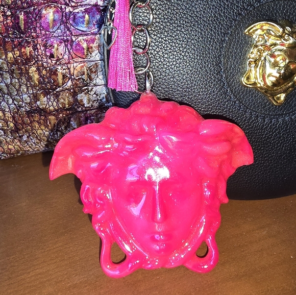 🆕️La Medusa Hot Pink Bag Charm / Keychain with Heart Charm & Pink Tassle - Picture 9 of 16